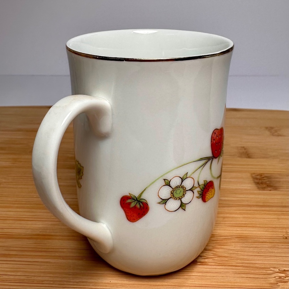 Vintage Otagiri Japan Strawberry Mug 🍓 Gold Rim Cottagecore Cute Floral - Picture 2 of 6